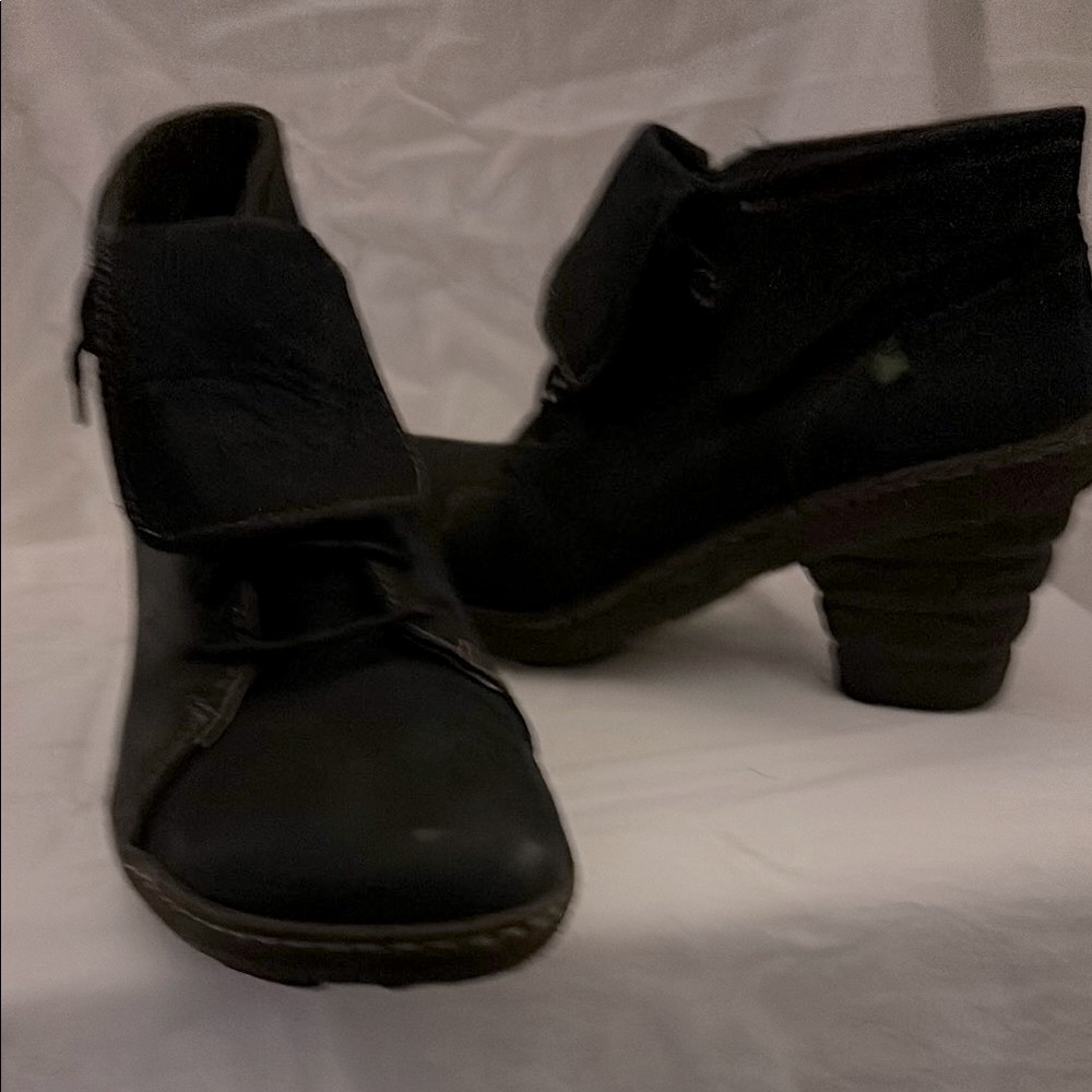 El Naturalista Black Ankle Boots